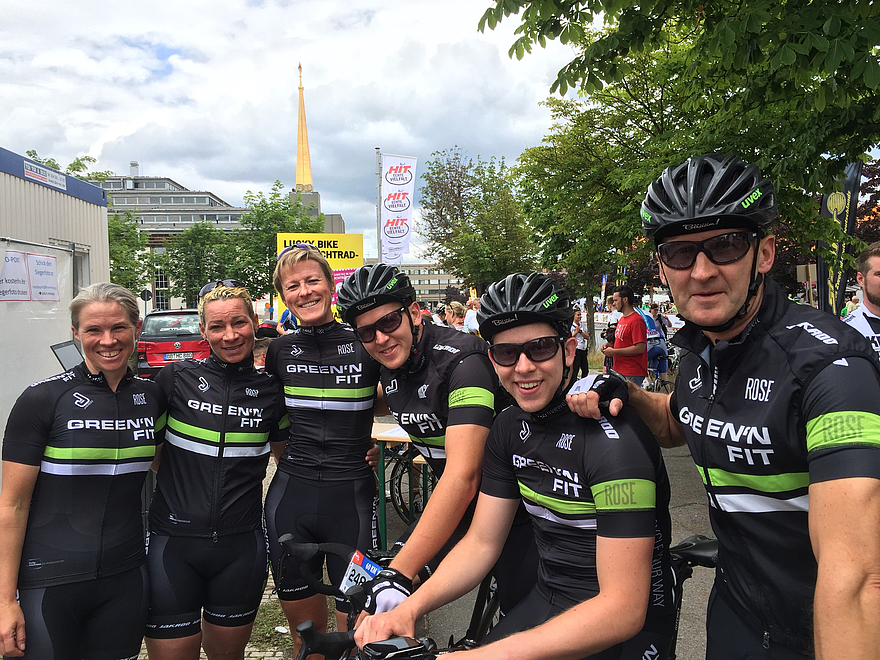 Podium und Pokal für das Team in Leipzig / Manuela Freund bleibt im Gelben Trikot